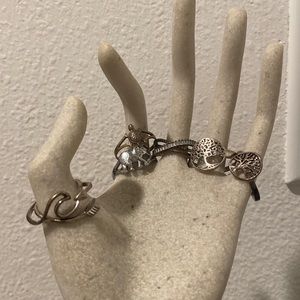 Silver ring bundle!!! 7 rings included :)